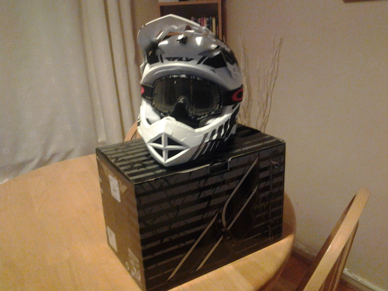 2014 fly racing matt white/black not been worn in box comes with