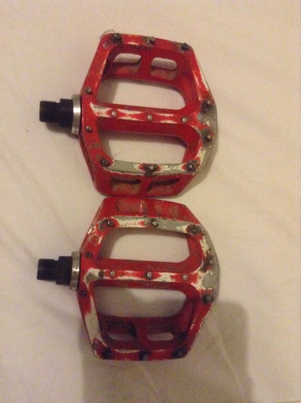 0 DMR V8 pedals (Red)