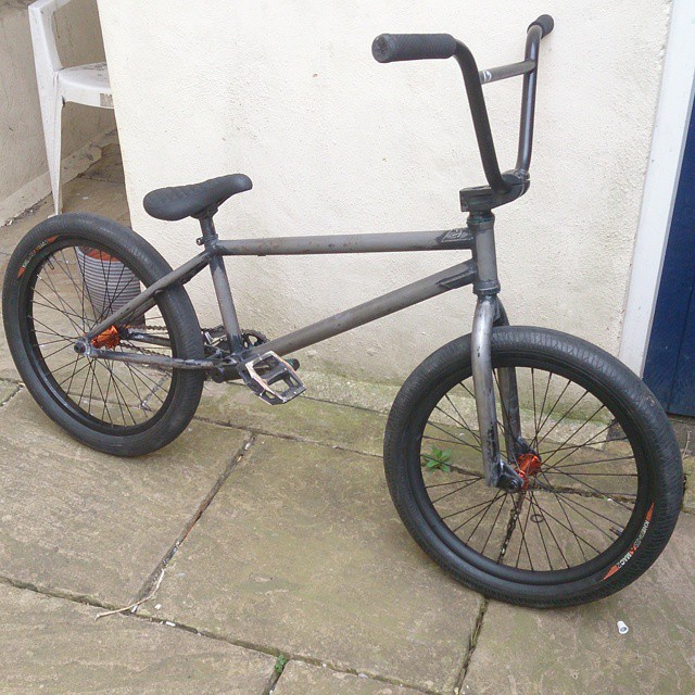 cult osv3 21" frame, odyssey r32 forks, sunday stem, cult hawk bars, odyssey twombolts, odyssey c-512 sprocket, odyssey aitken seat, proper female hubs, khe mac2 tyres, rant rims. i want new wheels because ocd, and need new tyres because a small piece of glass ripped a whole in one of these the day after i built it up.
true story