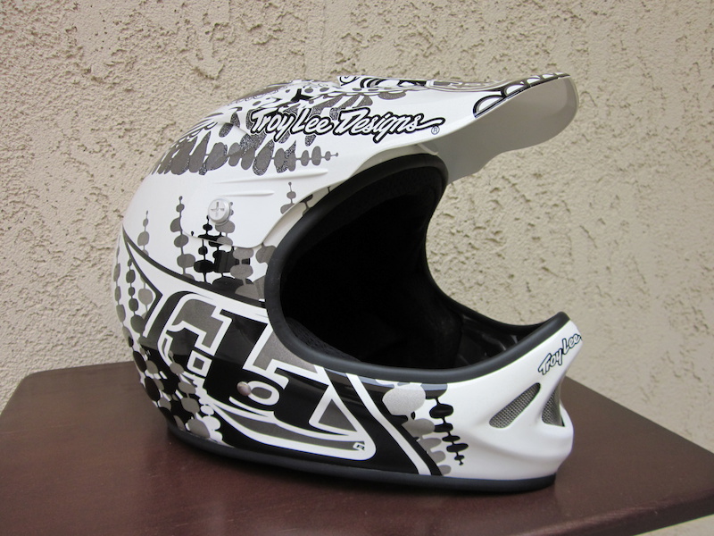 Troy Lee Designs D2 Helmet (Near New) XL/XXL For Sale