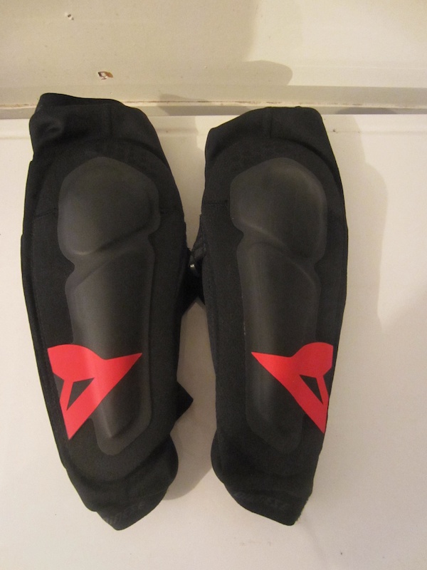 Dainese hybrid knee shin guards size L (front)