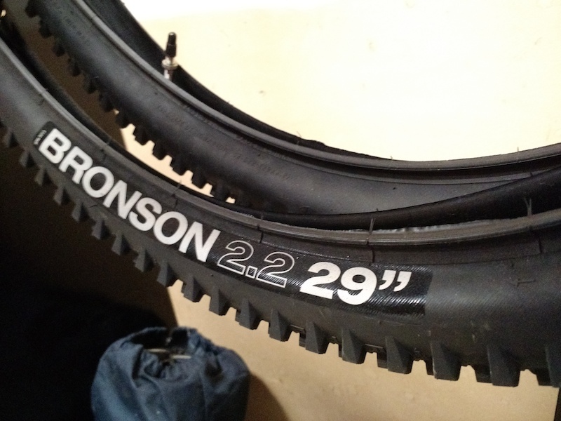 0 WTB Bronson Comp 29x2.2 29er tires + tube LIKE NEW
