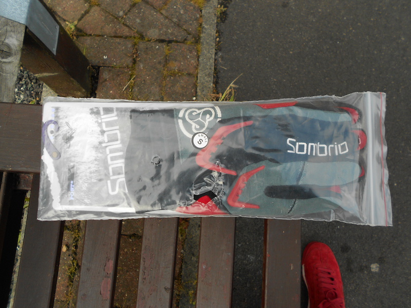 2015 Sombrio Ruckus glove, size small, new shop soiled