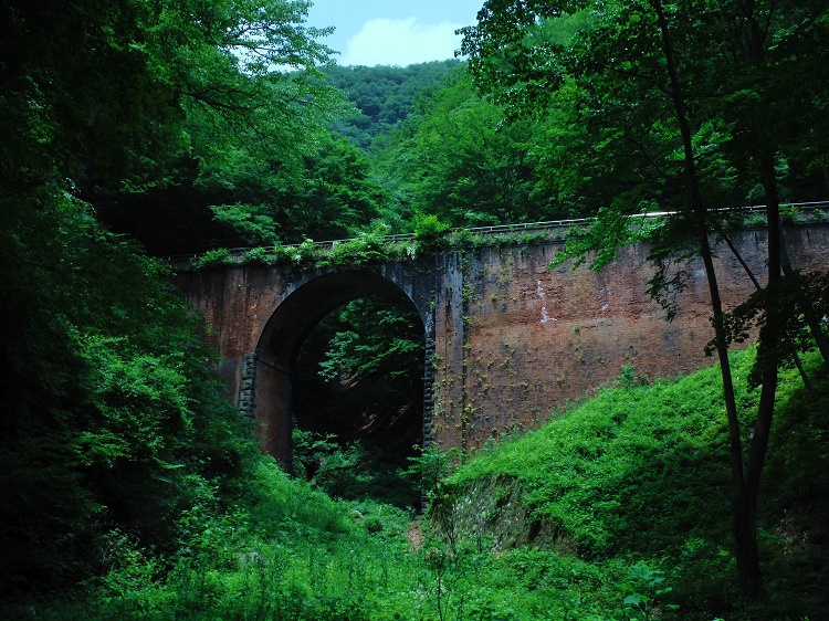 Usui Pass.
It was created in 1892, cog railway bridge.