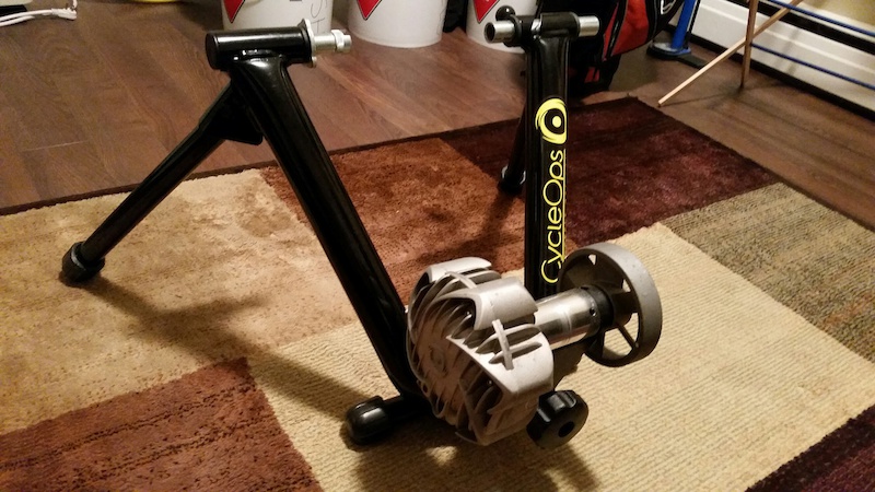0 Cycleops Fluid 2 w/Skewer and Trainer Tire
