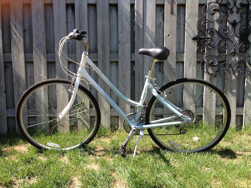 giant cypress women's hybrid bike