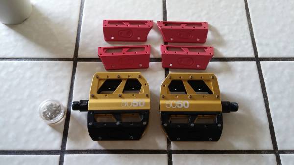 0 Almost new Crankbrothers 5050 pedals