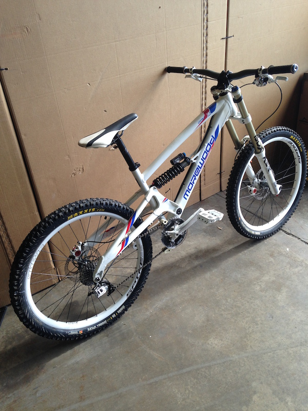 2011 Morewood Izimu DH Downhill Mountain Bike Size Large For