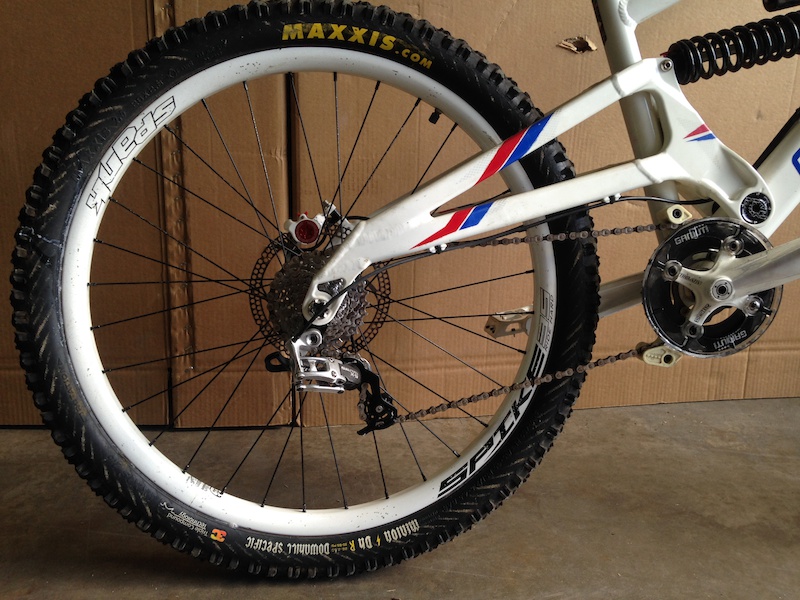 2011 Morewood Izimu DH Downhill Mountain Bike Size Large For