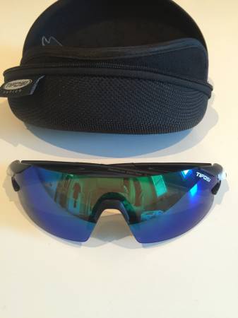2015 Tifosi Escalate Matte Carbon glasses