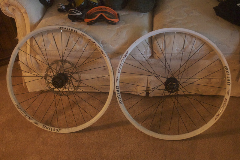 0 Azonic Outlaw dh wheelset