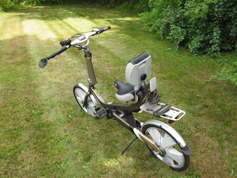 Sold at Auction: A giant Revive electric bike