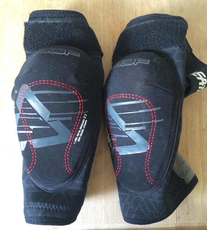 2015 Leatt kids knee pads 3DF For Sale