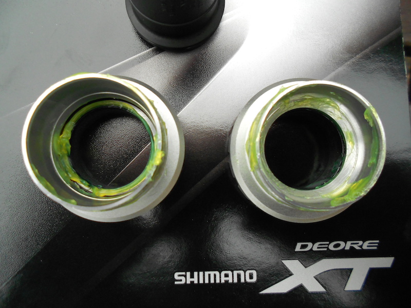 2015 Shimano Xt bottom bracket, has come off showroom bike.