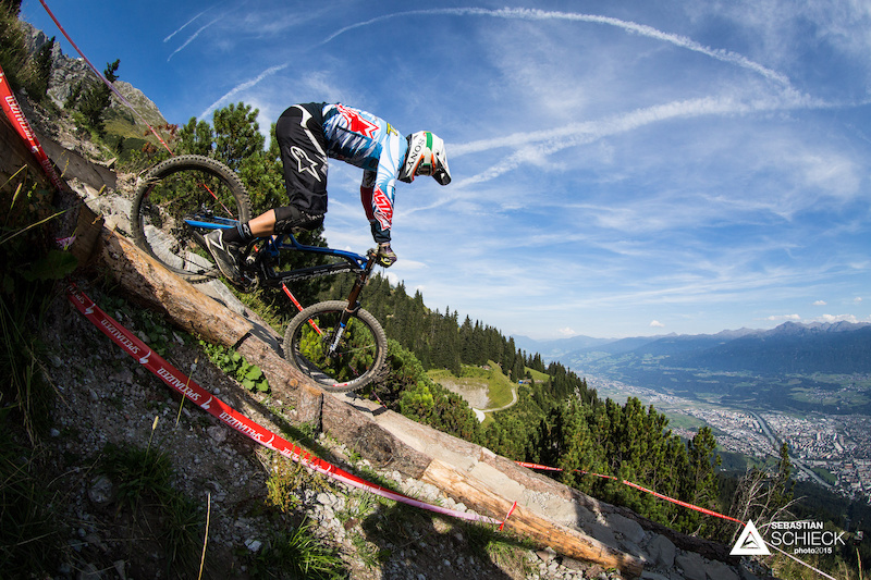 Last years Austrian champion and top scoring austrian Worldcup rider Markus PEKOLL tried to defend his title. Admittedly not one of his favourite tracks the Nordkette Singletrail made it hard for him. In the end he came 5th in the overall and second in the Austrian Championships.