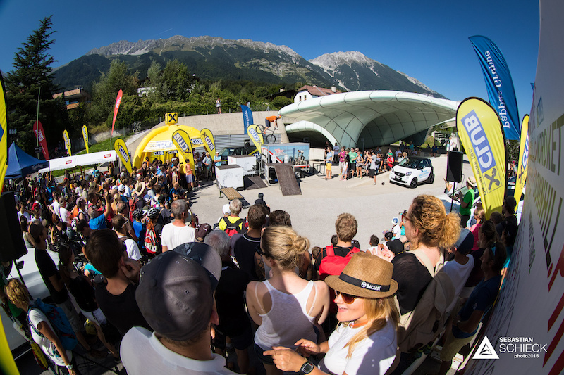 Innsbruck s Tom OEHLER pleasing the crowd right before the price giving ceremony.