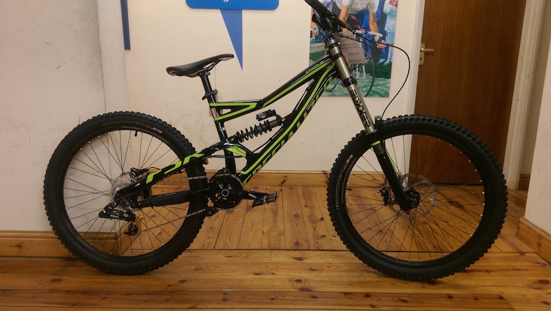 2014 New Specialized Status II Downhiill Bike - SAVE £800! For Sale