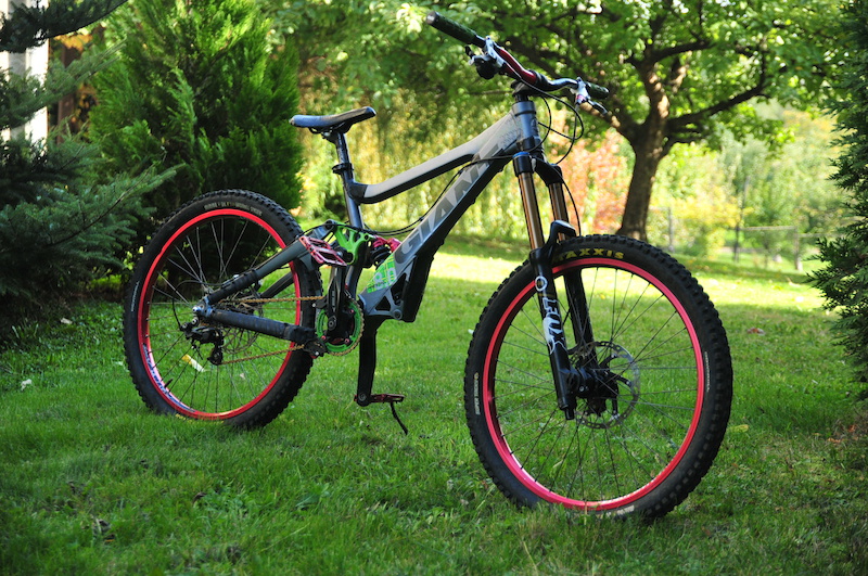 Frame: Giant Glory 01 (2009)(M) || Rear Shock: Marzocchi Rocco R || Fork: Fox Racing Shox 36 VAN 180 FIT RC2 (20QR Thru-Axle System) (Kashima Coat) || Headset: Mortop HS120 || Handlebar: Funn Fatboy (765mm) || Stem: NS Bikes Quantum || Grips: ODI Rogue Lock On || Brakes: Avid Elixir Cr || Brake Levers: Avid Elixir Cr || Front braking disc: Shimano Deore XT SM-RT79 203mm || Rear braking disc: Avid G3 203 mm || Shifter: Shimano Zee SL-M640 || Rear derailleur: Shimano Zee RD-M640 || Chainguide: Mozartt WoG || Cranks: Race Face Ride DH || Support: Race Face Ride Mountain X-type || Chainring: Dartmoor Totem || Chain: KMC X-10-EL Gold || Cassette: Shimano CS-5700 105 11-28 10s || Pedals: HT Nano AN01SS || Rims: Dartmoor Fortress || Spokes: DT Champion BLACK || Nipples: DT || Front hub: 	Formula Disc 20mm || Rear hub: Chosen DA8087BP 12x150mm || Tires: Maxxis Minion DHF 42A ST 2-PLY (2,50) || Saddle: Giant (DIY custom :D) || Seatpost: Race Face Evolve DH || Seatpost clamp: Giant Quick Release