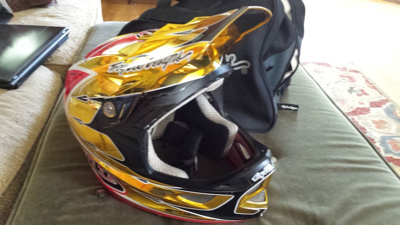0 Troy Lee  D3 helmets