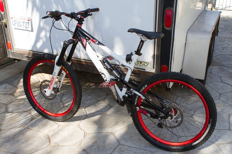 【未開封・激レア】BICYCLE Blackデザインデッキ詰め+オマケ赤・青 2012 Azonic B52/KHS Lucky 7 Freeride Full Suspension 17