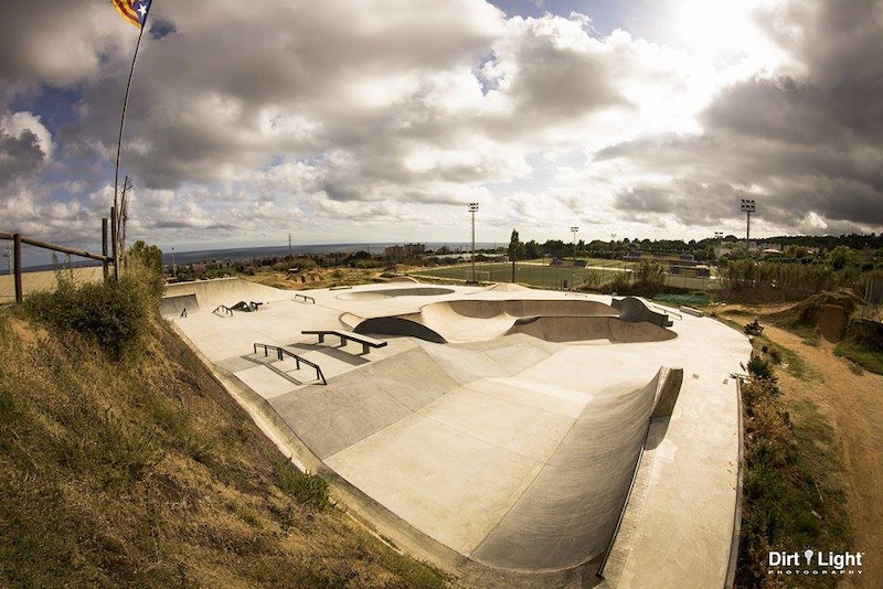 Brand new Skatepark in la poma. Photo by https://www.facebook.com/dirtlightphotography