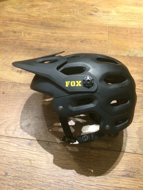 0 Bell Super Helmet / Fox - YT Capra - Medium