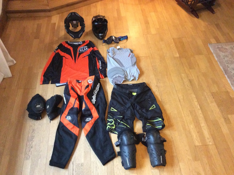 Full set of riding gear For Sale