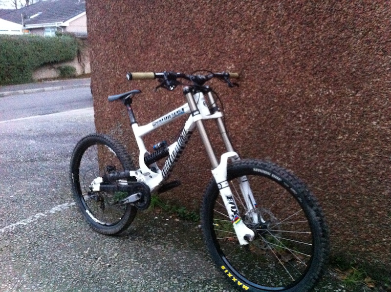 commencal dh v2