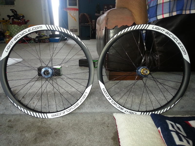 2015 Light Bicycle 38mm wide carbon fiber wheels