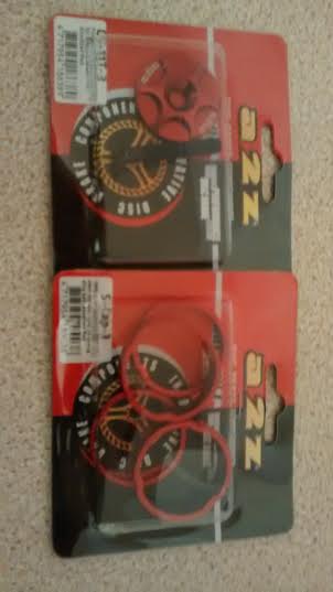 2015 A2Z top cap &amp; set of A2Z headset spacers in red,new.