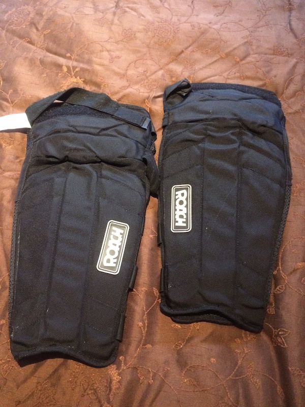Roach bomb proof knee shin pads For Sale
