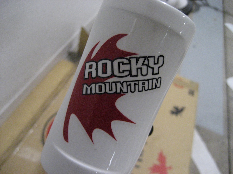 2009 New Rocky Mountain Flatline Pro frame (+ addt'ls)