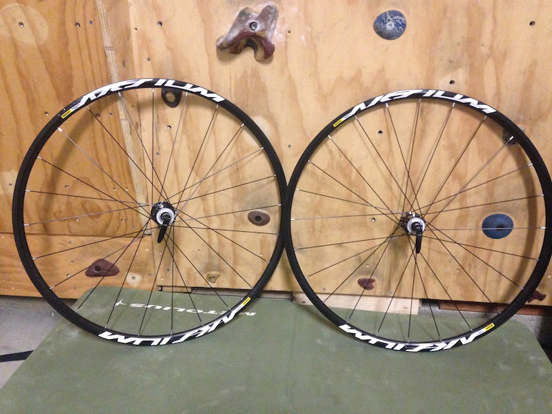 2015 Mavic Aksium Disc Wheels with rotors and cassette