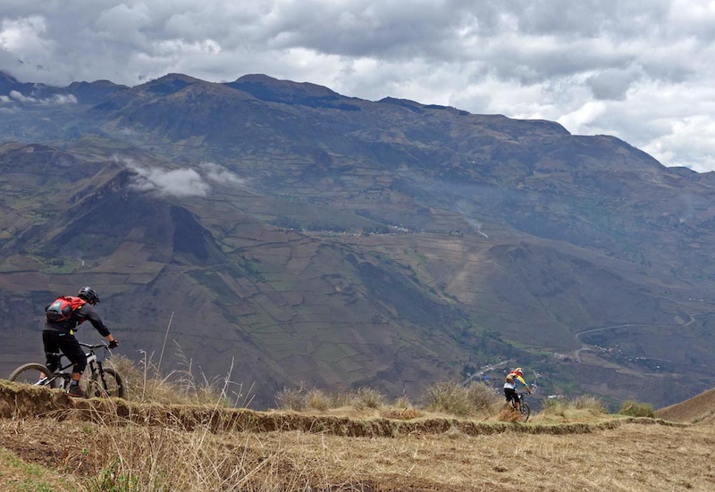 With Ride Ecuador we were one of the few riders to ride Andres Sotomayor's 20km I-Line route. The route started at 3613m at Pacchamama Bajo, crossed to Shusilcon and then descended to Nizag before ending at Pistishi at 1884m, descending a total of 1882m