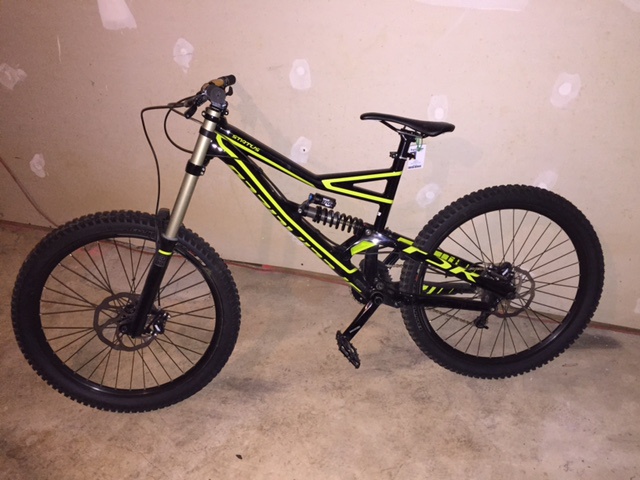 2014 Specialized Status downhill bike ridden ONCE!