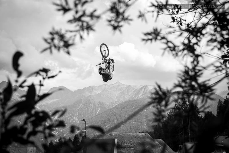 framed with a FlipBarspin at the Oneal Slopestyle in Serfaus Fiss Ladis.
Photo by Simon Kugi for Lines MAG