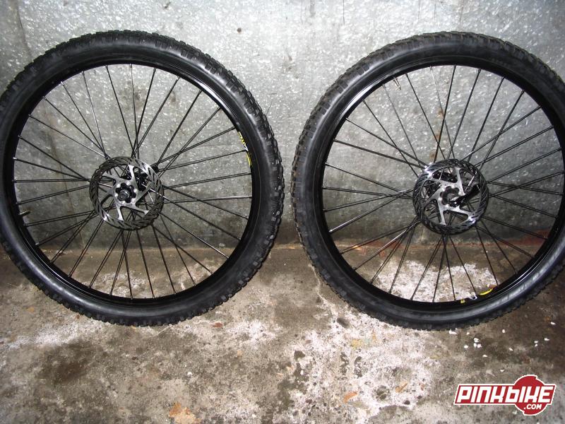 Mavic XM 117 Disc Wheelset including tires, skewers and rotors.