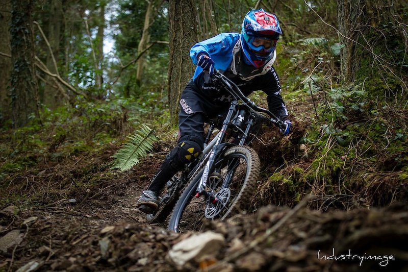 Dirt of the bar drag on the bars