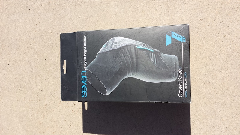 2015 7IDP Covert Knee Pads NEW IN BOX Size Small