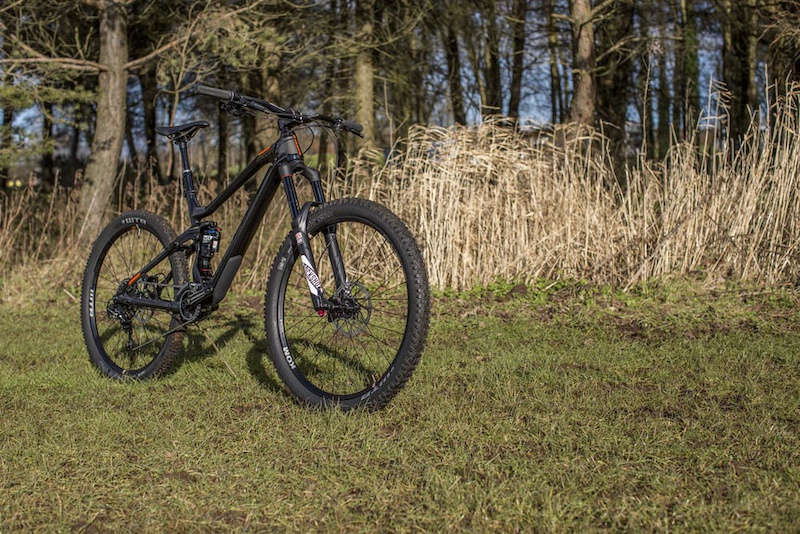 Vitus Bikes go Carbon with the Sommet CRX and CR