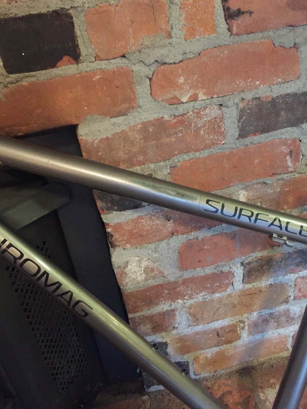 2012 Chromag Surface Frame with Chris King headset