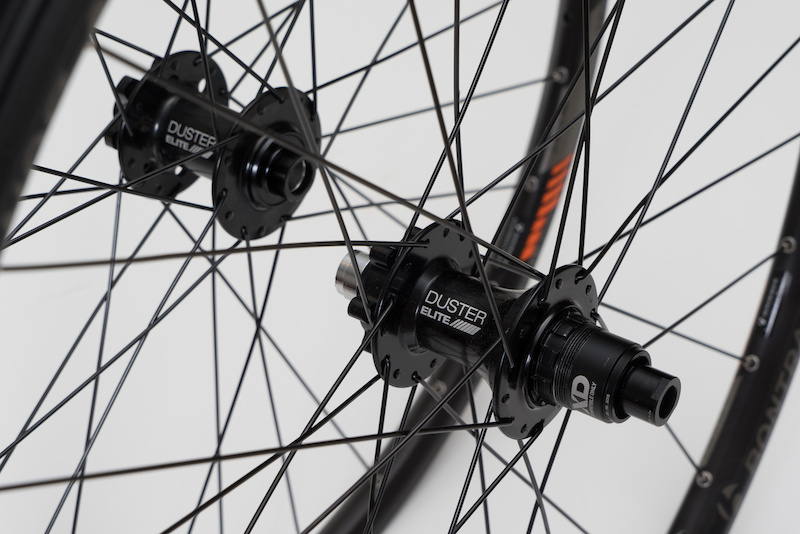 bontrager duster elite tlr 29 wheel black