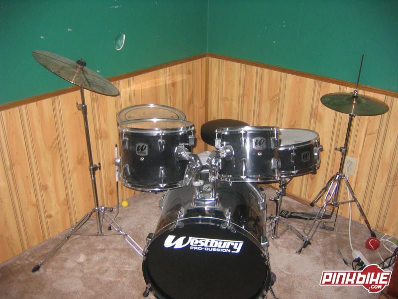 this is my westbury drum seet i want at least 750 for i pay 1350 for them brand new