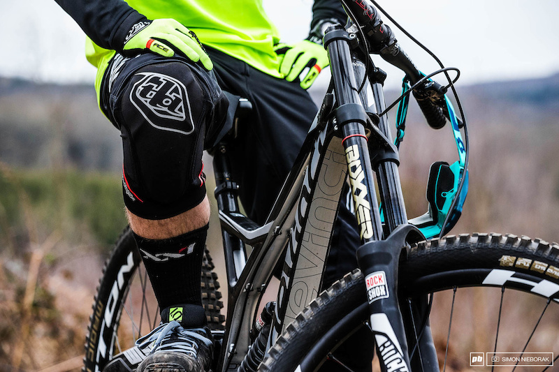 Troy Lee Designs Raid Knee Guard Pair Adult Bicycle/Bike MTB/BMX/Bike/Mountain 