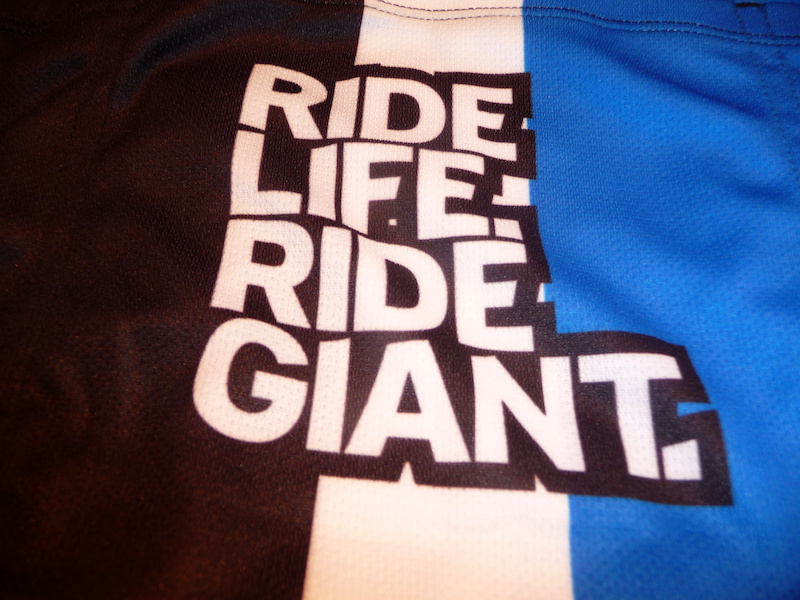 2015 Giant Race Day Jersey &amp; Short Package.  Size SMALL.