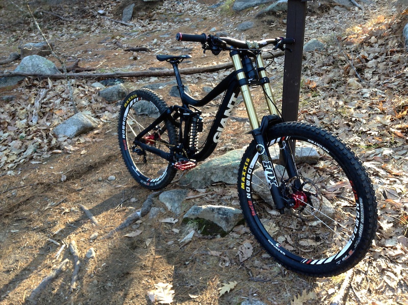Giant Gloryフルサスペンション27.5 2015カーボンフレームDH Glory-Advanced-27.5-1.jpg
