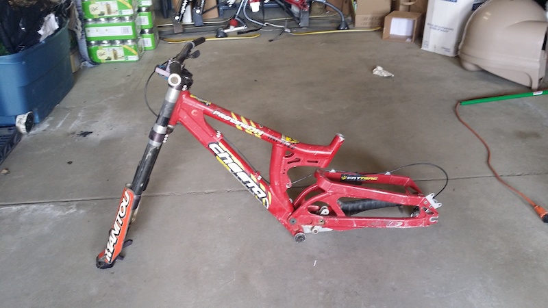 0 Cheetah DH frame with Manitou forks