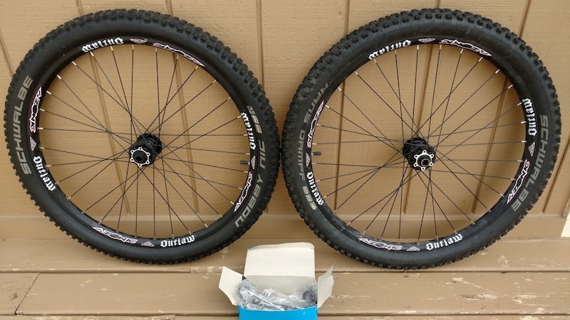 2015 Azonic Outlaw 32 Wheelset 135 w/ Schwalbe Tires For Sale