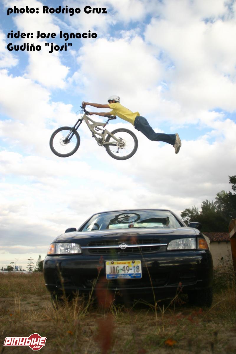 extended superman over car, november 2006 session for Bike afondo magazine.