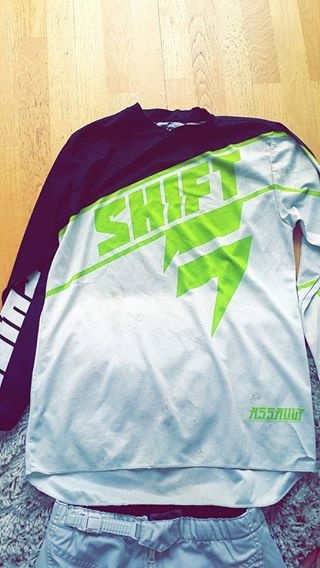 2015 shift(fox) jersey great condition Small